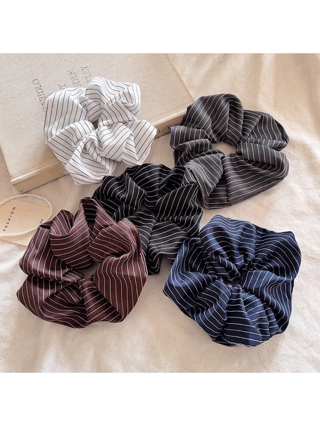 Gifty - Simple Striped Scrunchie Hair Tie