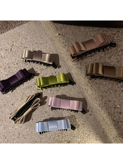 Beau vintage bow hair clip in soft pink fabric with gold-tone metal clasp