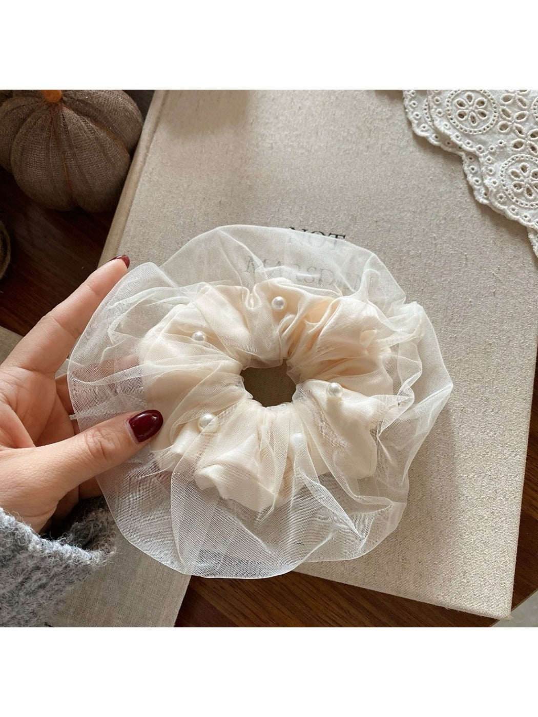 Gifty - Sweet Elegant Lace Scrunchie