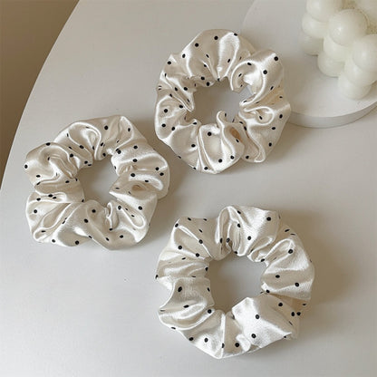 Gifty - Polka Dot Scrunchie