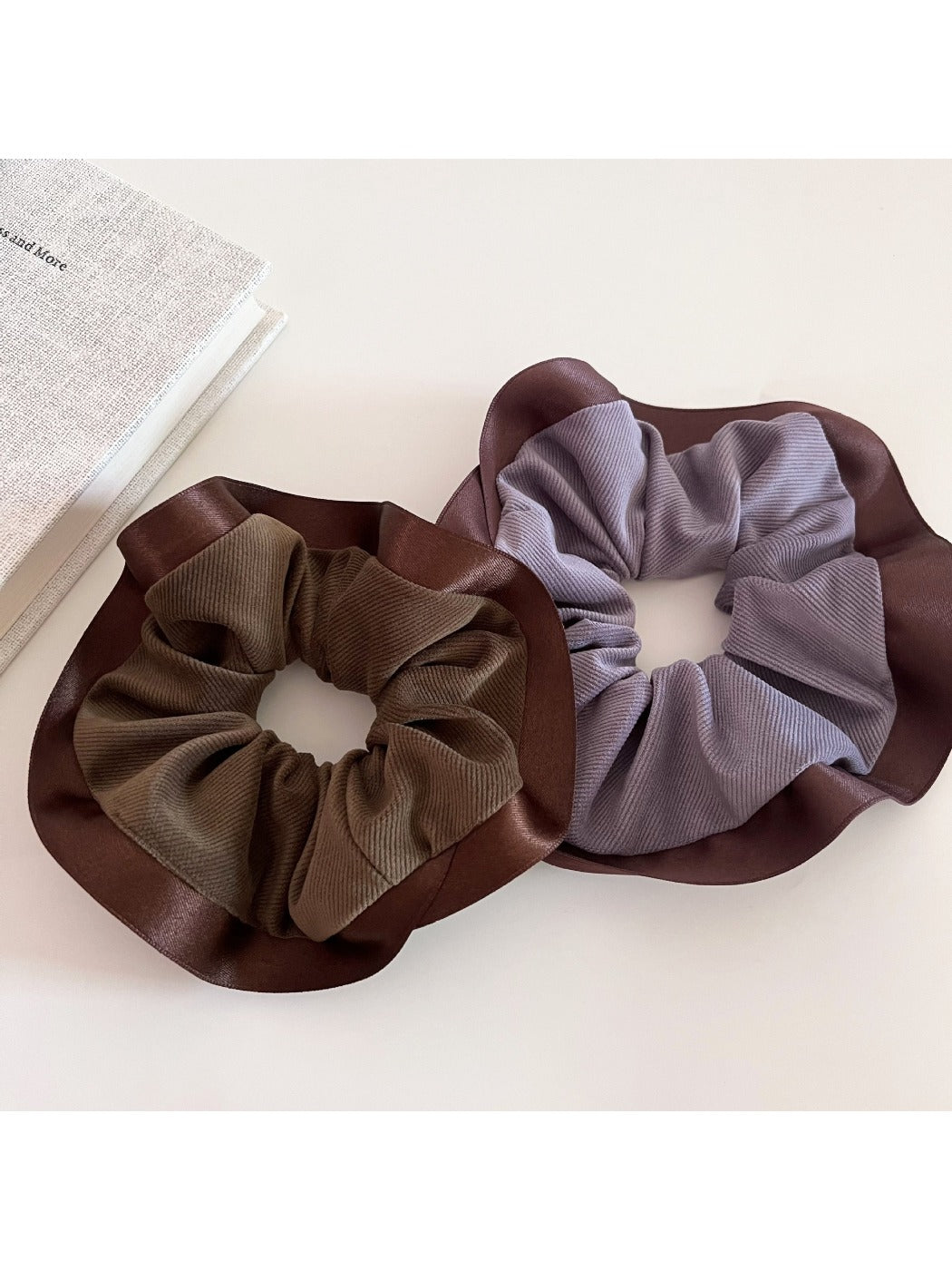 Gifty - Contrast Color Versatile Scrunchie