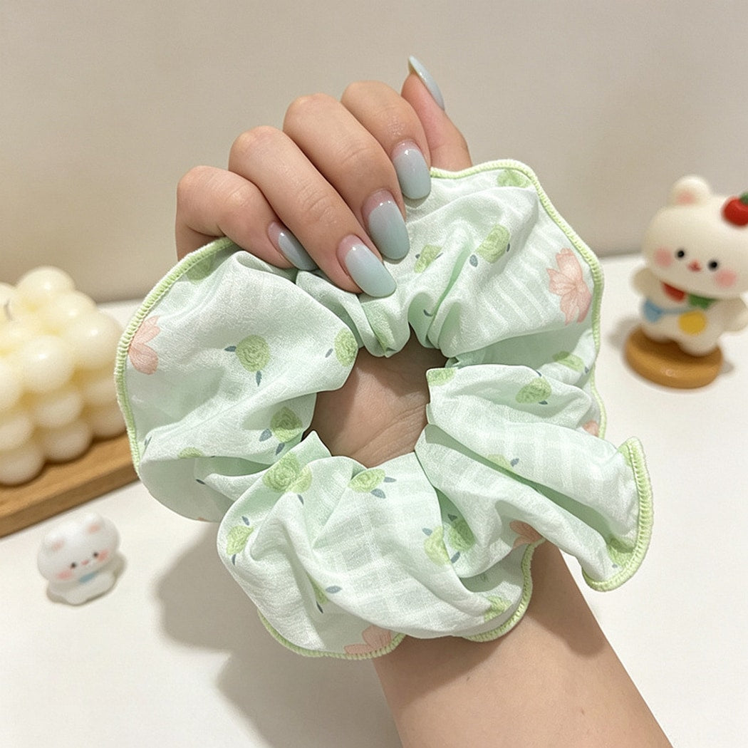 Gifty - Roses Floral Print Ruffled Scrunchie