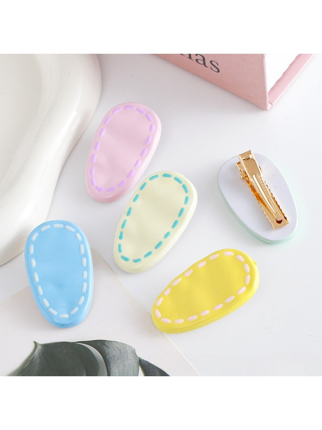 Beau - Spring Summer Oval Hair Clip