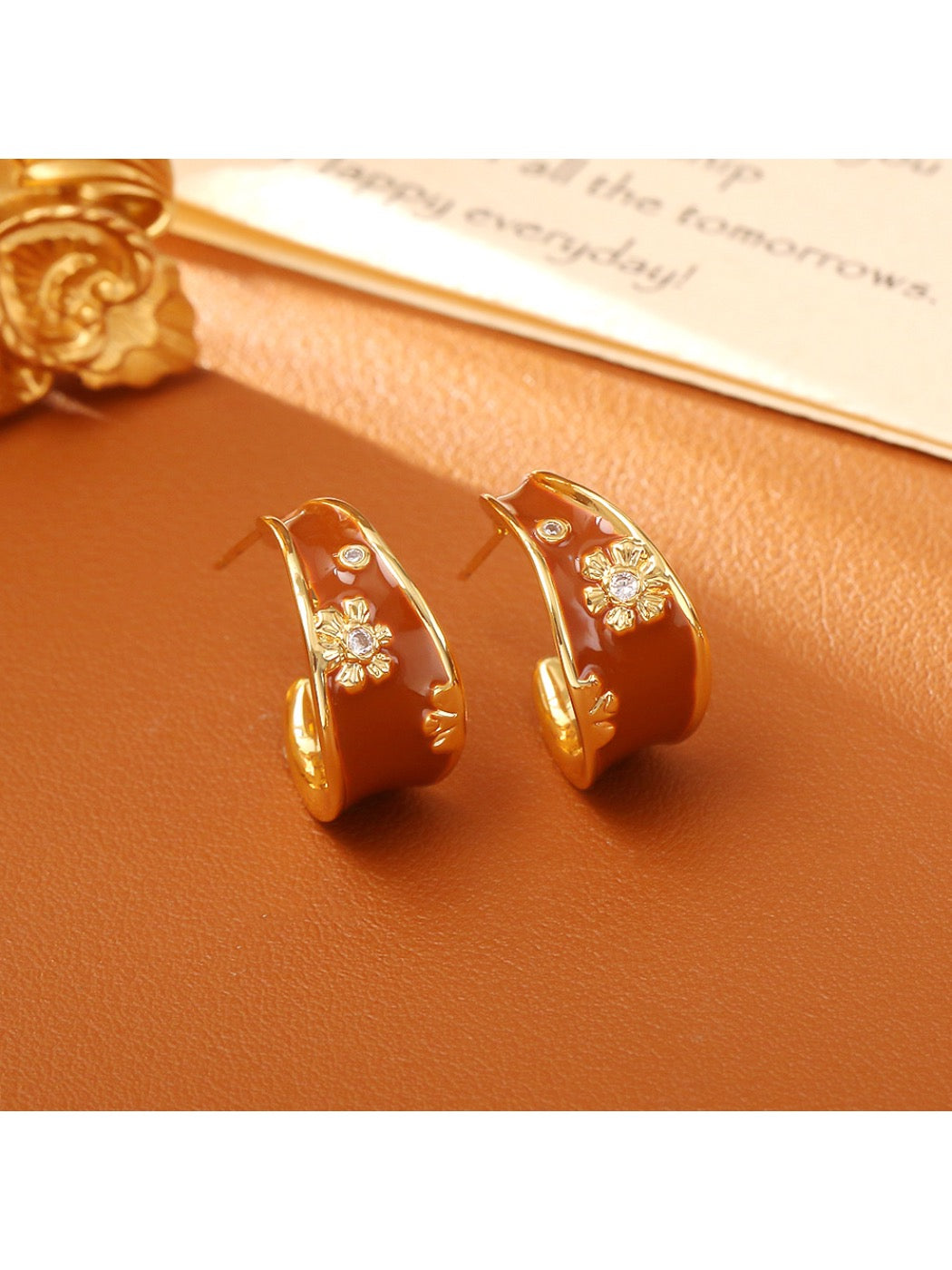 Earedge - Modern C-Hoop Earrings