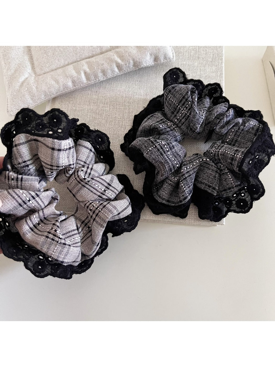 Gifty - Plaid Lace Trim Scrunchie Hair Tie