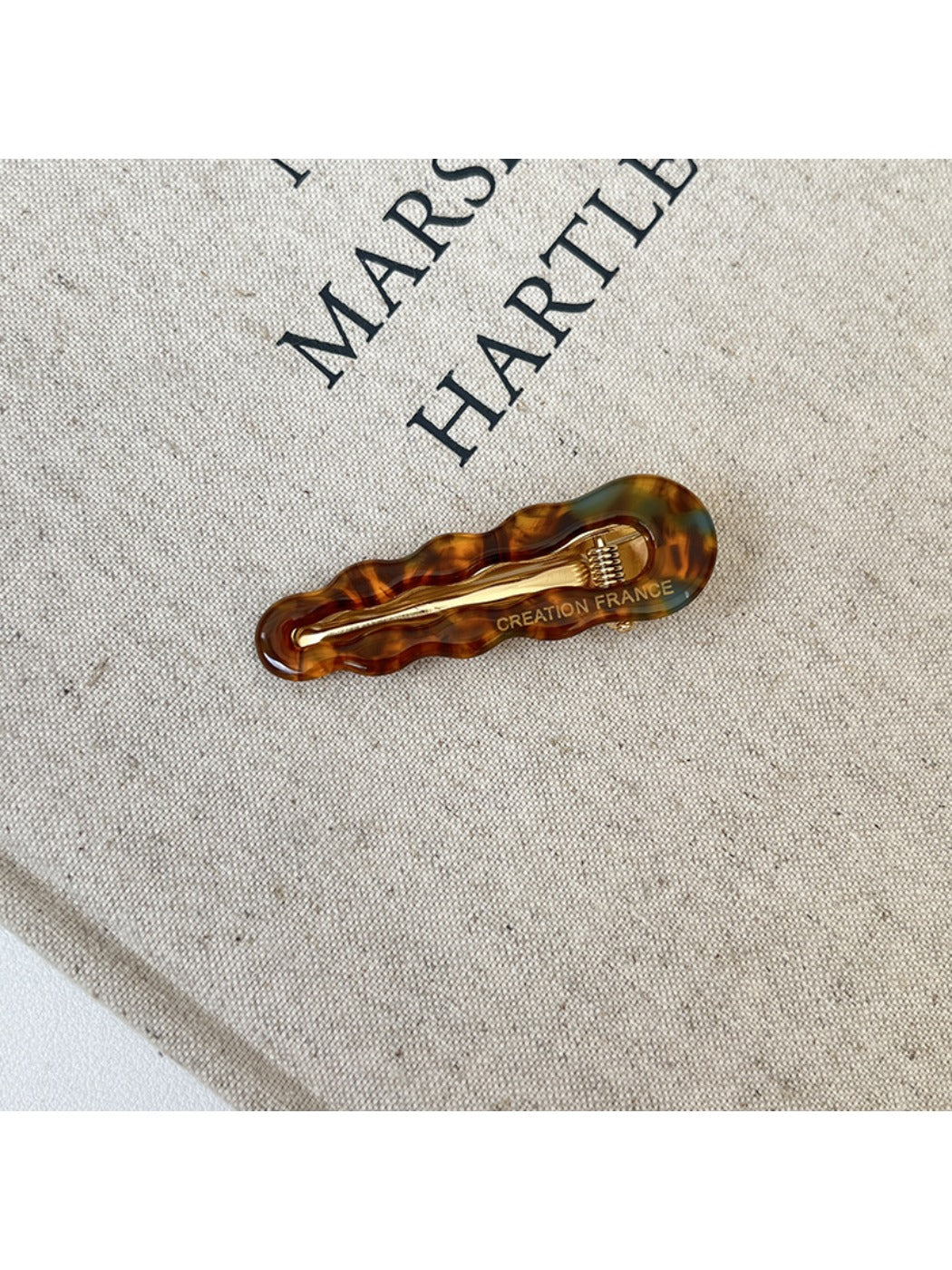 Beau - Elegant Wavy Oval Hair Clip
