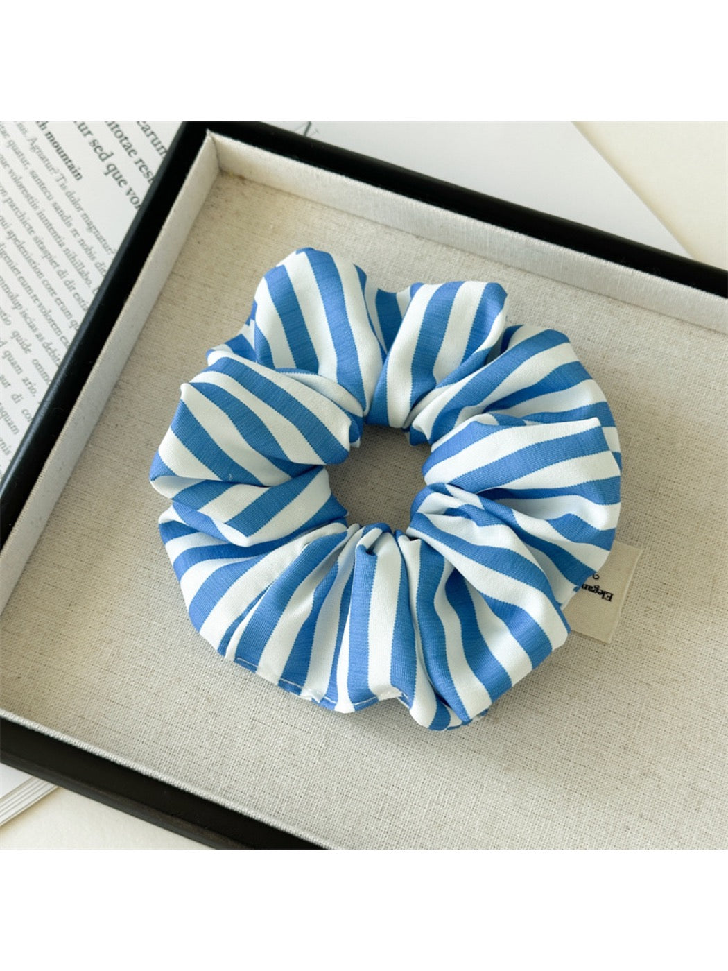 Gifty - Striped Scrunchie Hair Tie