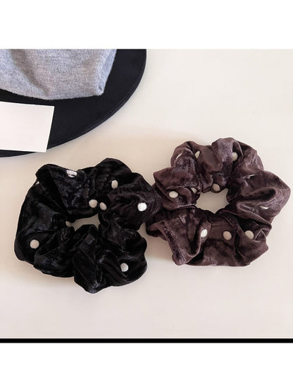 Gifty - Simple Velvet Polka Dot Scrunchie
