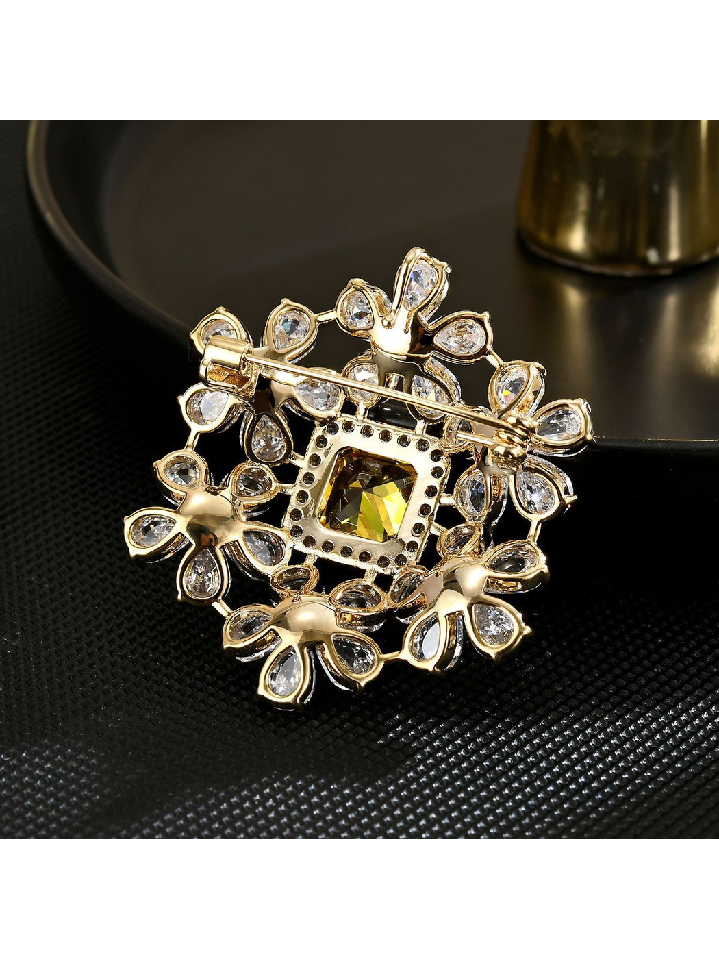 Brovia - Refined Flower Accent Alloy Brooch Pin