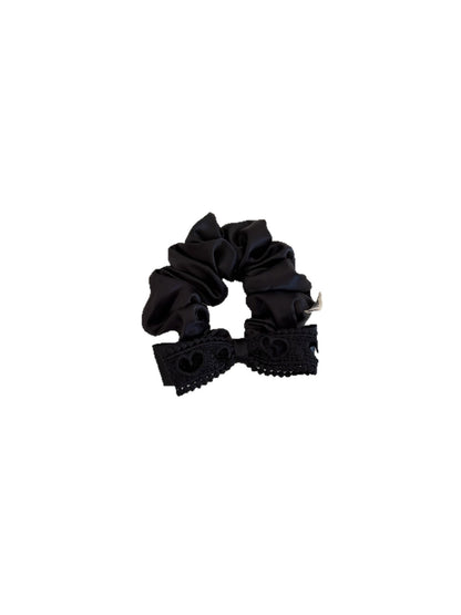 Gifty - Heart Cutout Bow Satin Scrunchie