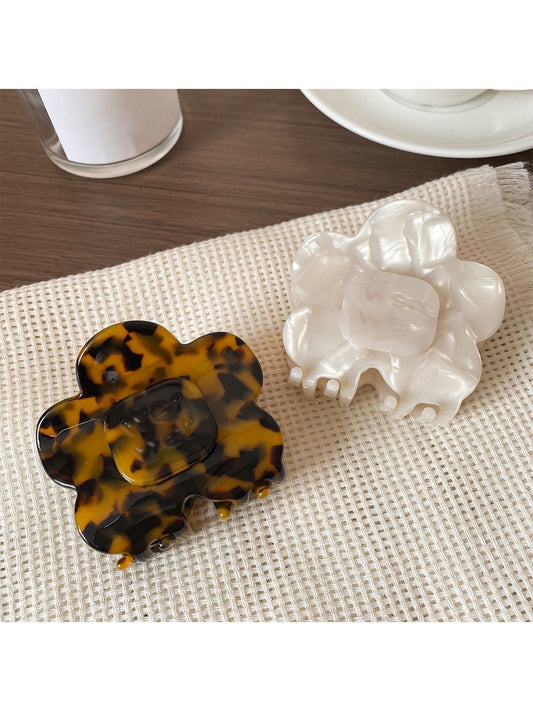 Beau - Minimalist Floral Elegant Claw Clip
