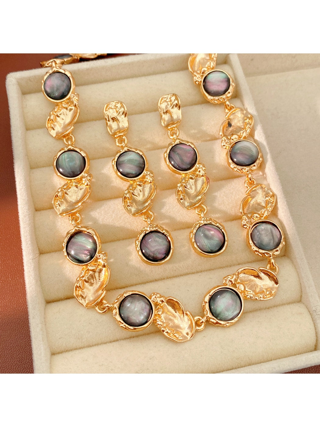 Nozari - Retro Round Link Necklace And Earrings
