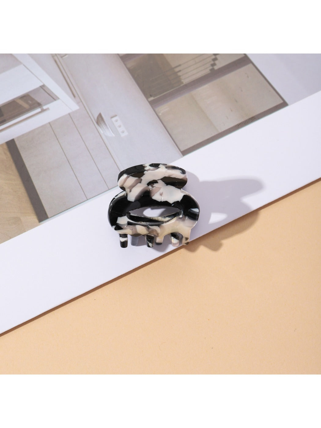 Beau - Small Oval Cut Out Hair Claw Clip
