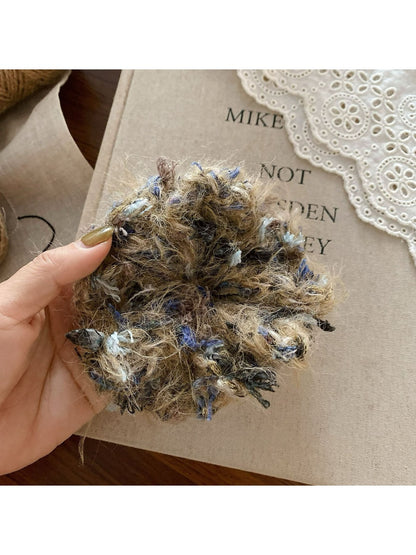 Gifty - Artistic Colored Yarn Hair Tie