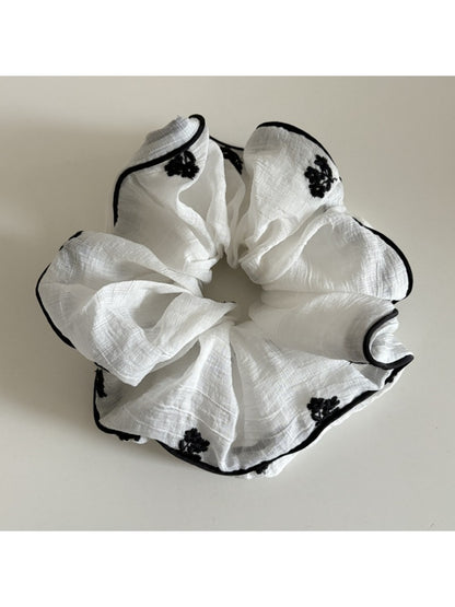 Gifty - Small Delicate Mesh Scrunchie