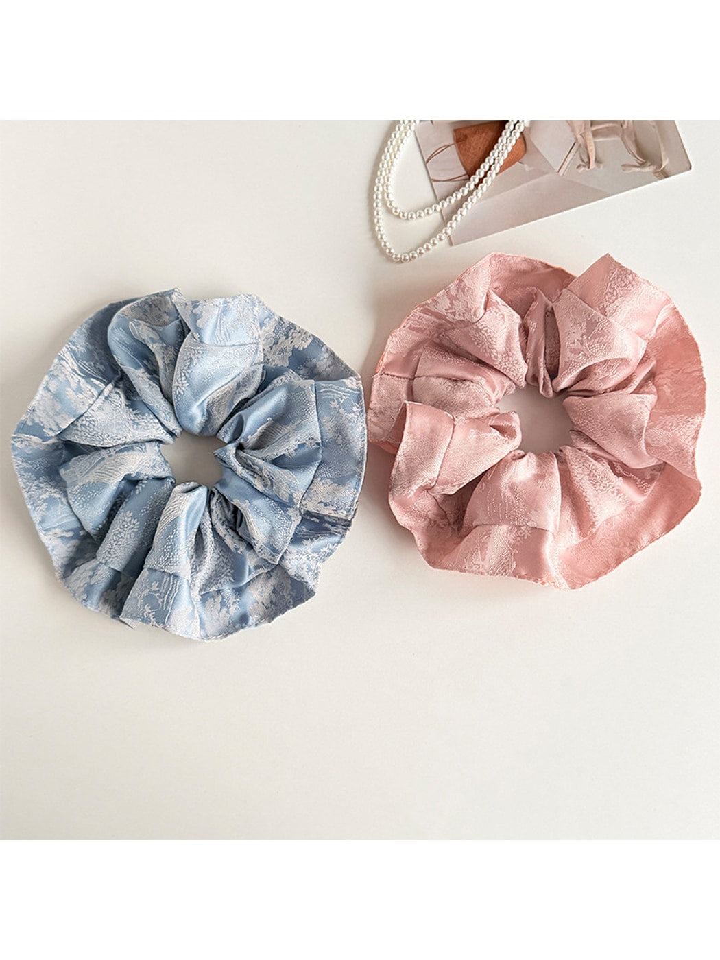 Gifty - Vintage Print Satin Lace Detail Scrunchie