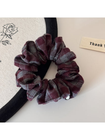 Gifty - Floral Bud Plaid Hair Scrunchie
