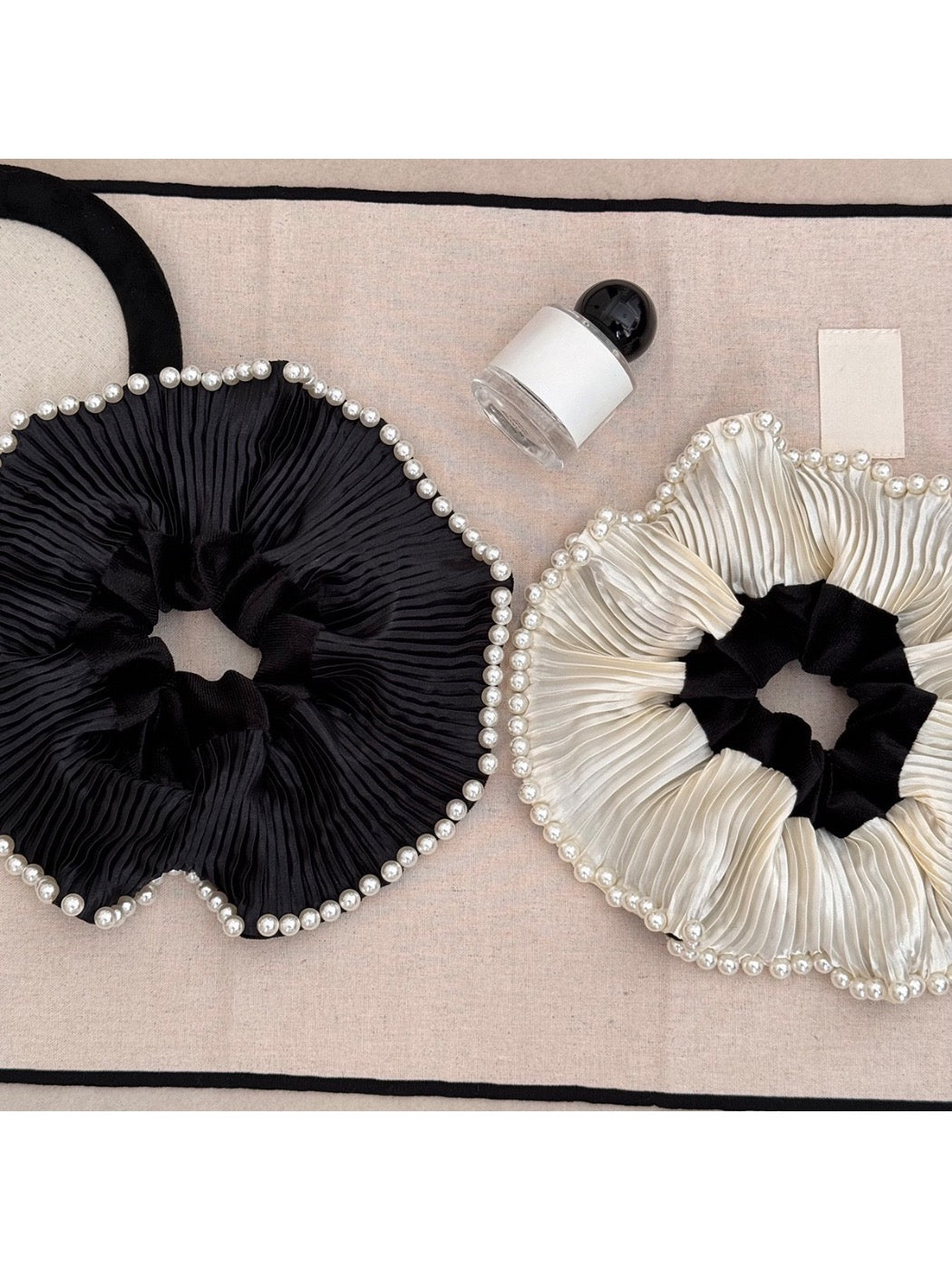 Gifty - Ruffled Lace Hair Scrunchie