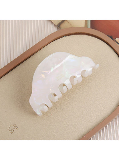 Beau - Medium-Sized Premium Shark Clip