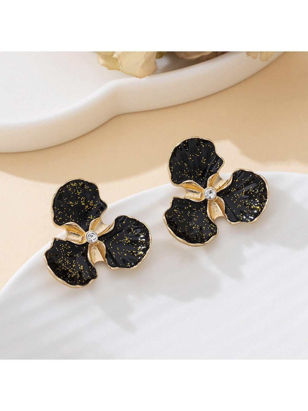 Earedge - Vintage Floral Oil-Dropped Alloy Stud Earrings
