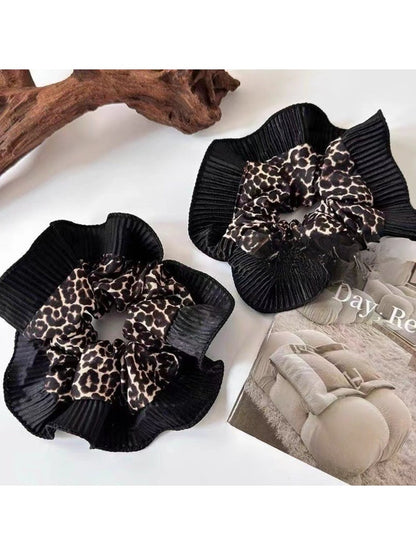 Gifty - Leopard Pattern Scrunchie Hair Tie