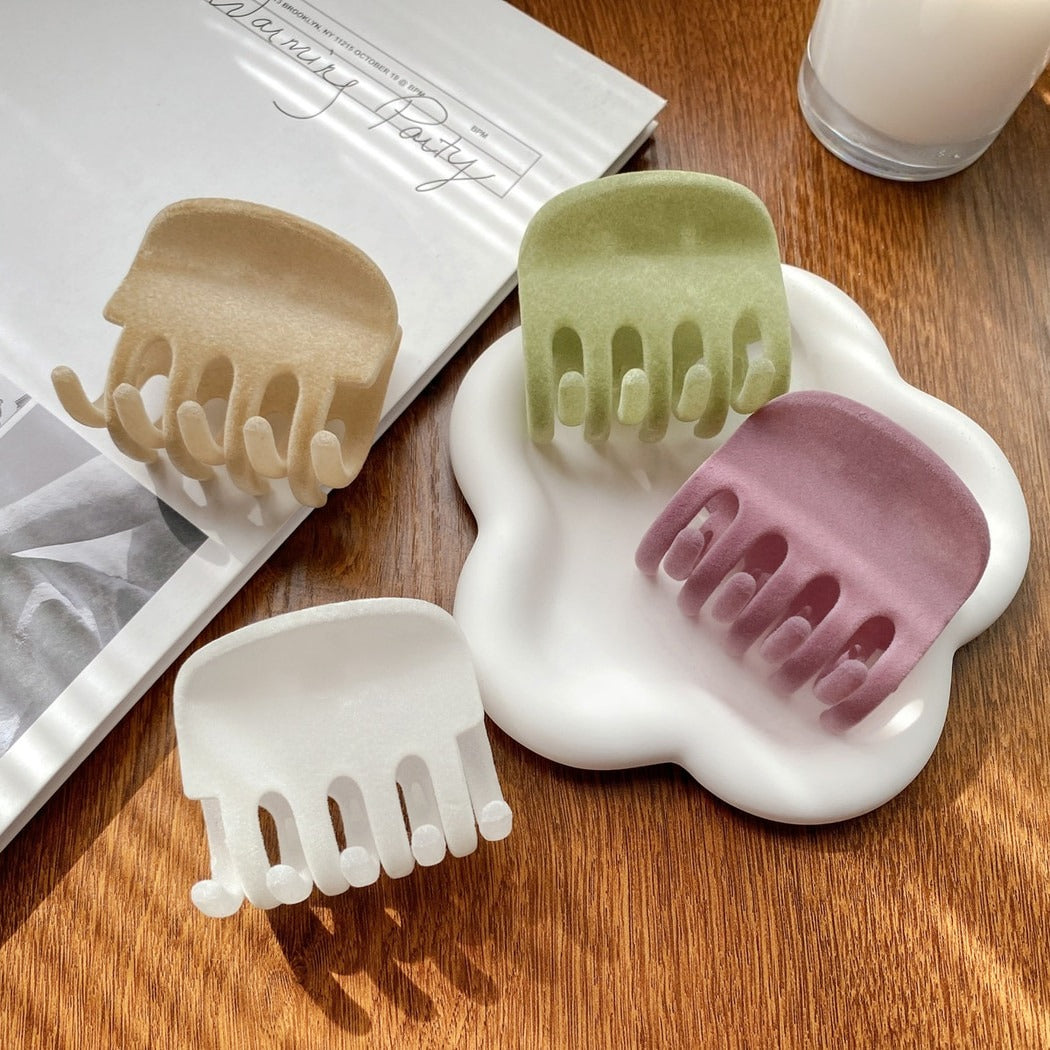 Beau - Fresh Plush Finish Fashion Claw Clip