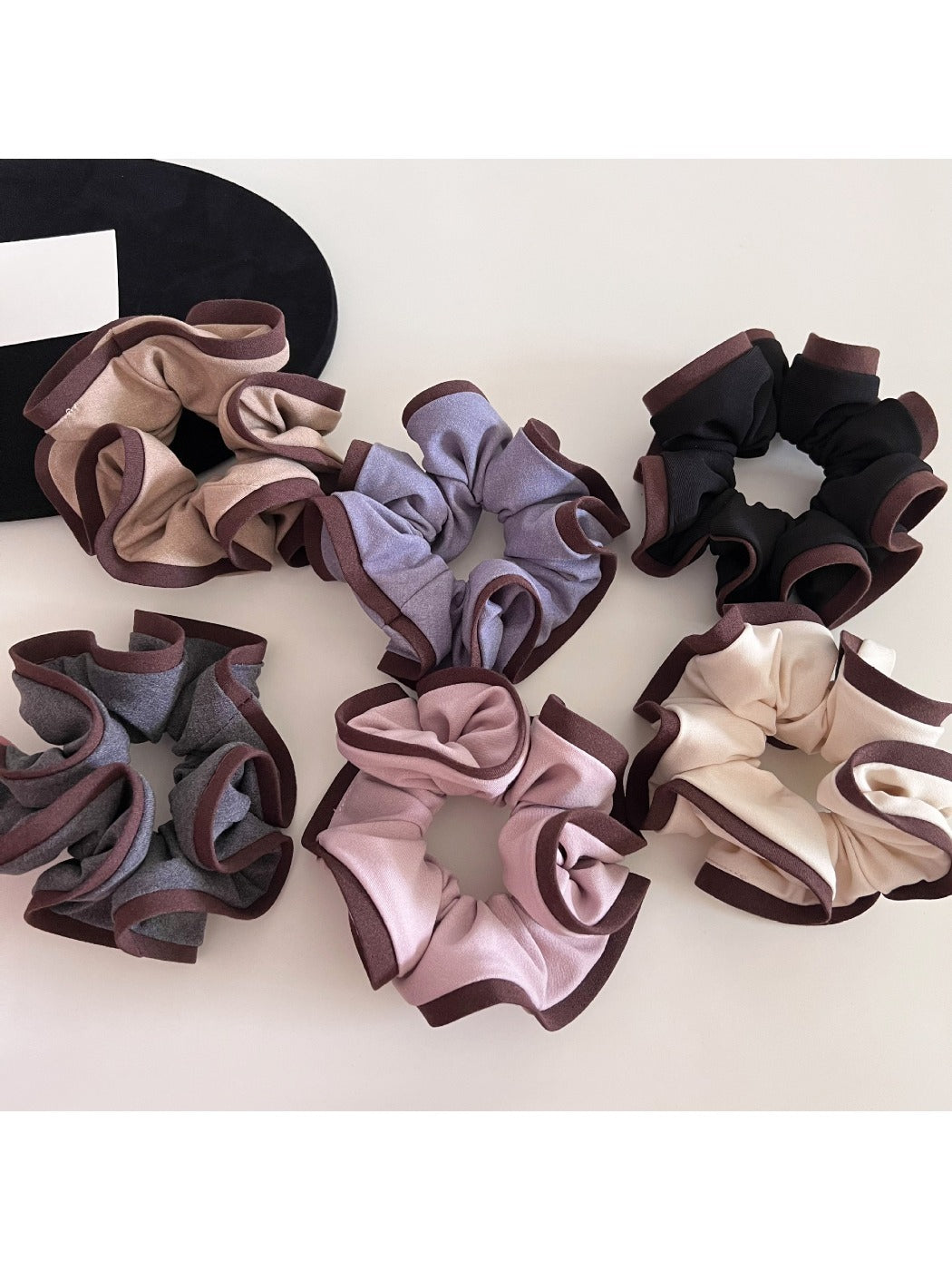 Gifty - Elegant Two-Tone Color-Block Scrunchie