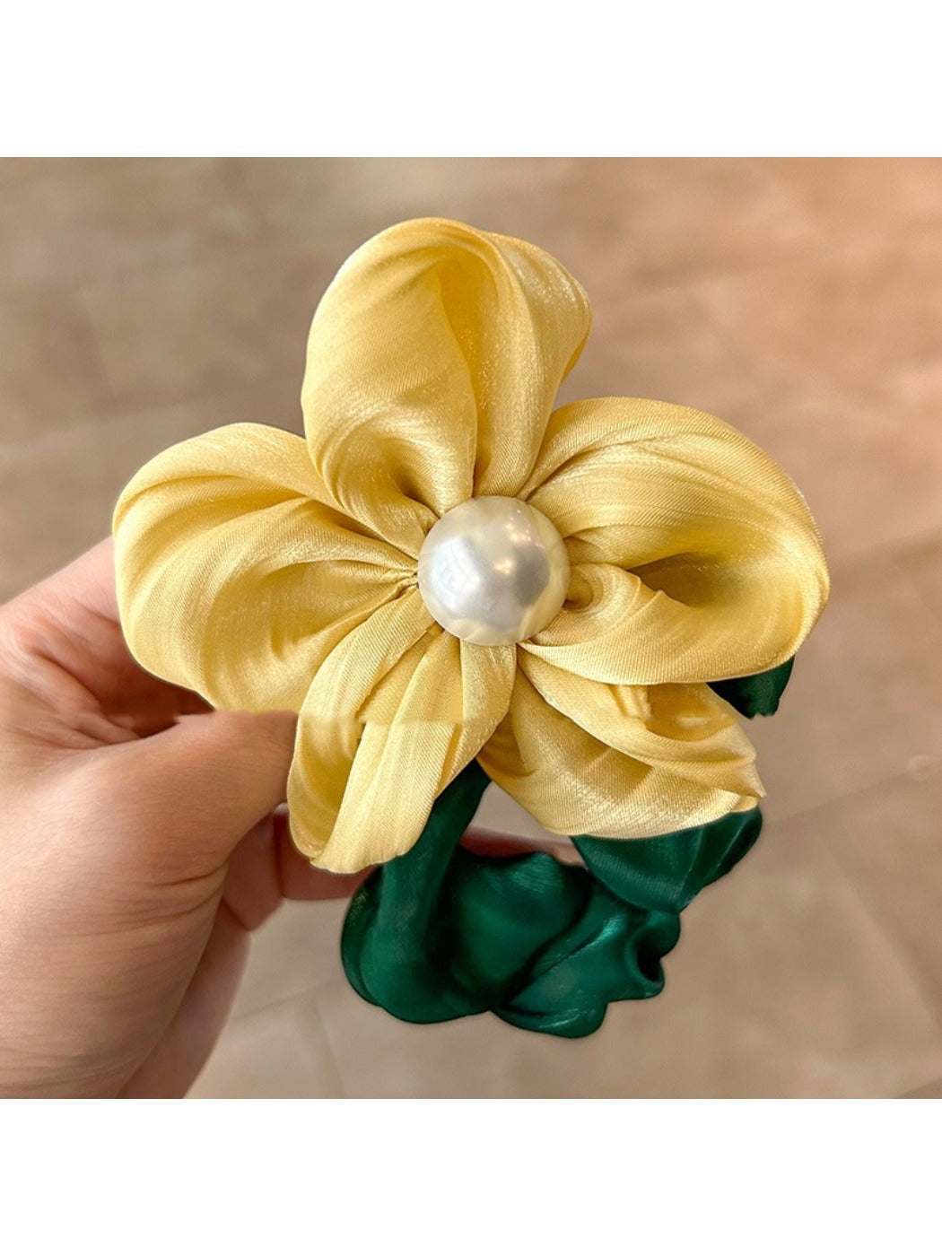 Gifty - Five-Petal Flower Scrunchie