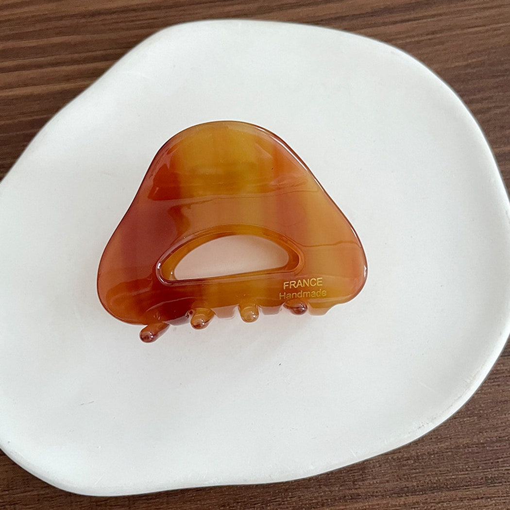 Beau - Glossy Marble Cutout Triangle Claw Clip