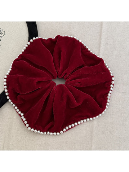 Gifty - Vintage Velvet Hair Scrunchie
