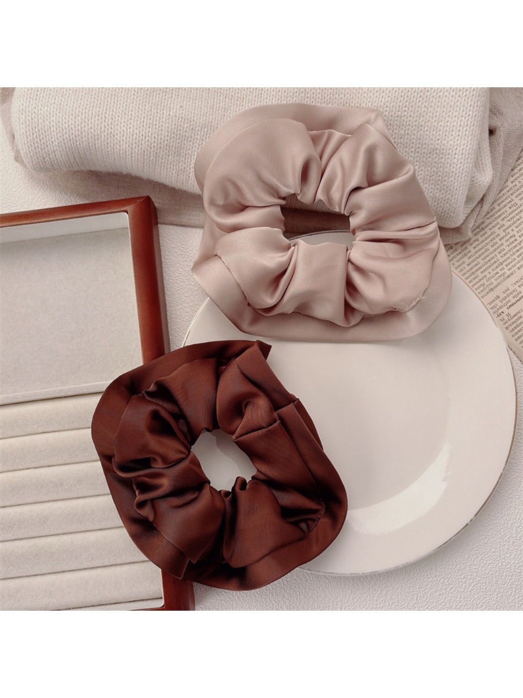 Gifty - Solid Color Ruffle Scrunchie
