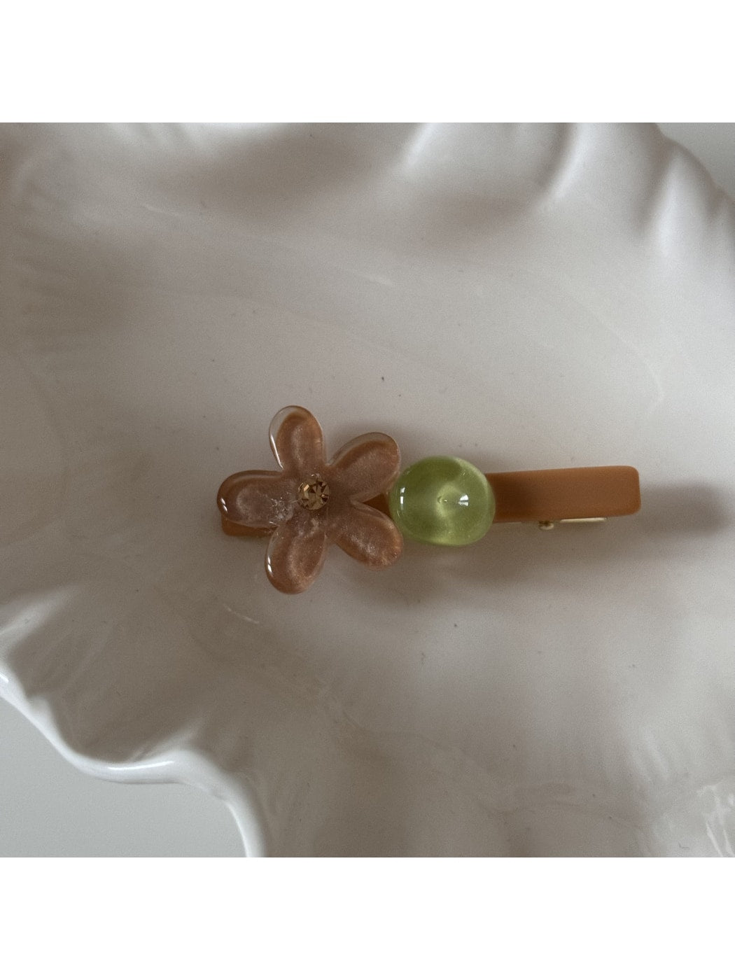 Beau - Irregular Floral Side Styling Plastic Hair Clip