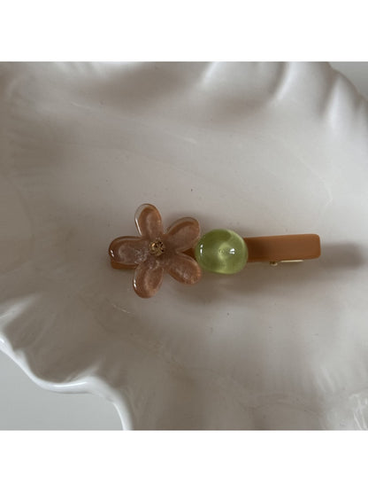 Beau - Irregular Floral Side Styling Plastic Hair Clip