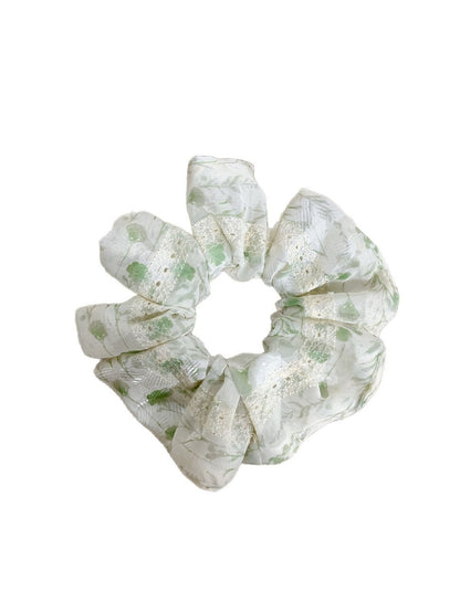 Gifty - Vintage Style Floral Hair Loop