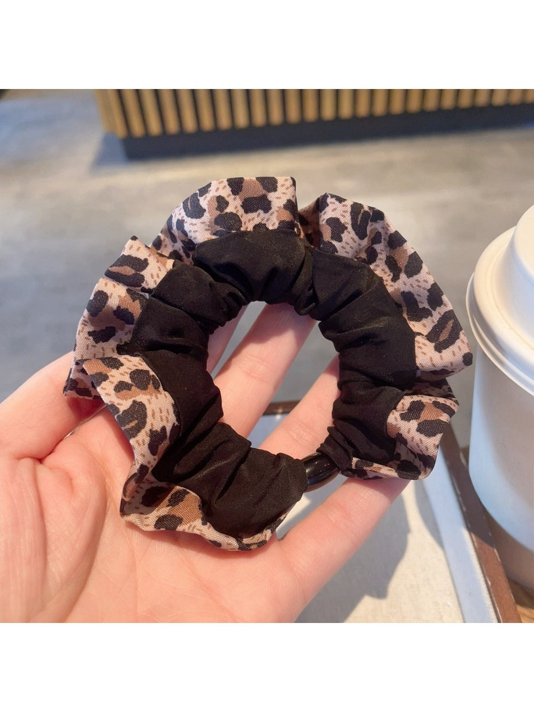Gifty - Leopard Print Color-Block Scrunchie