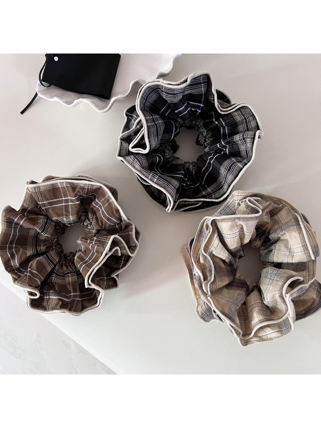 Gifty - Large Checkered Fabric Scrunchie Hair Tie