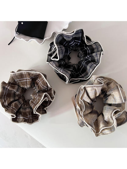 Gifty - Large Checkered Fabric Scrunchie Hair Tie