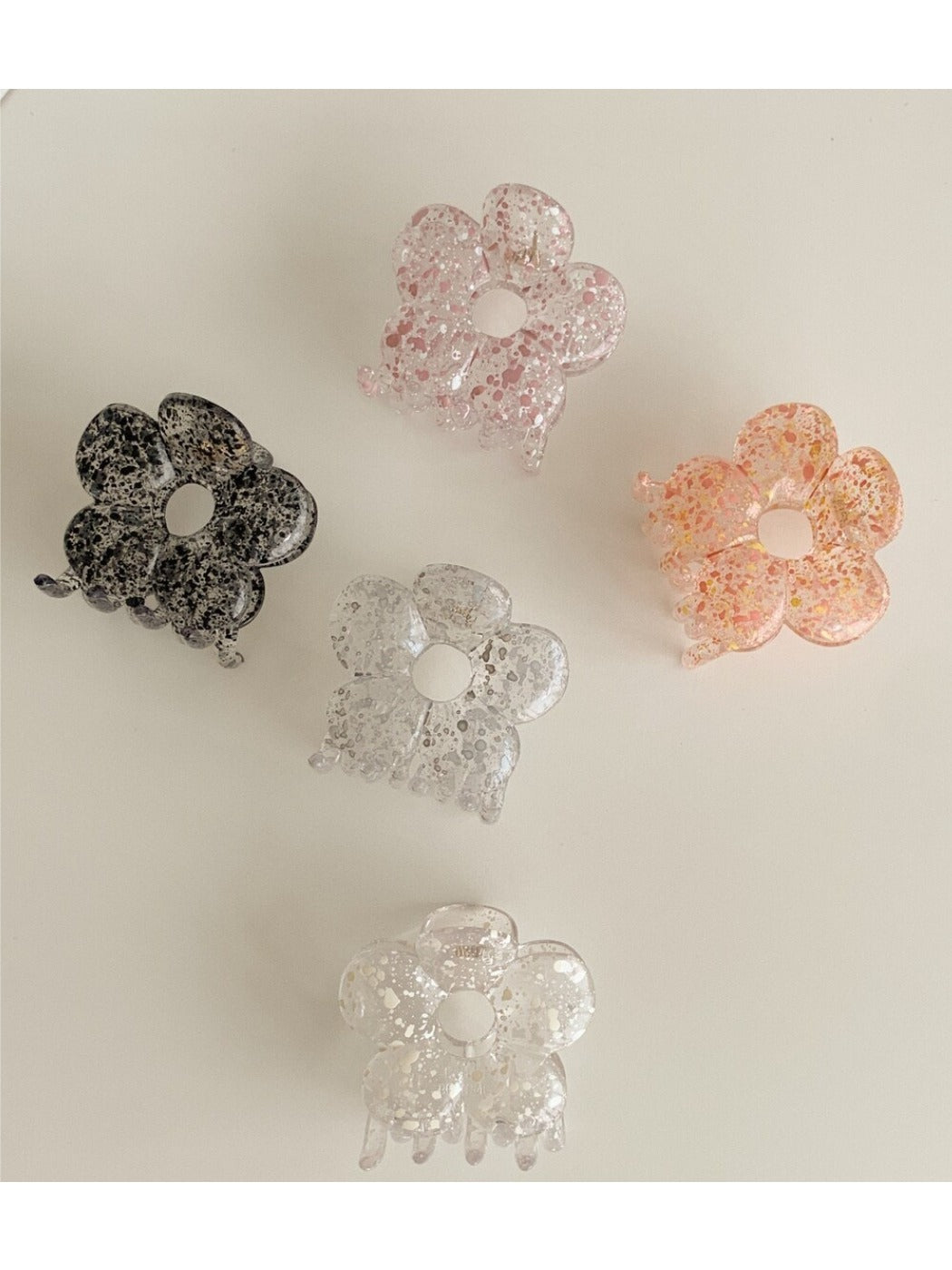 Beau - Cute Minimalist Flower Hair Claw Clip