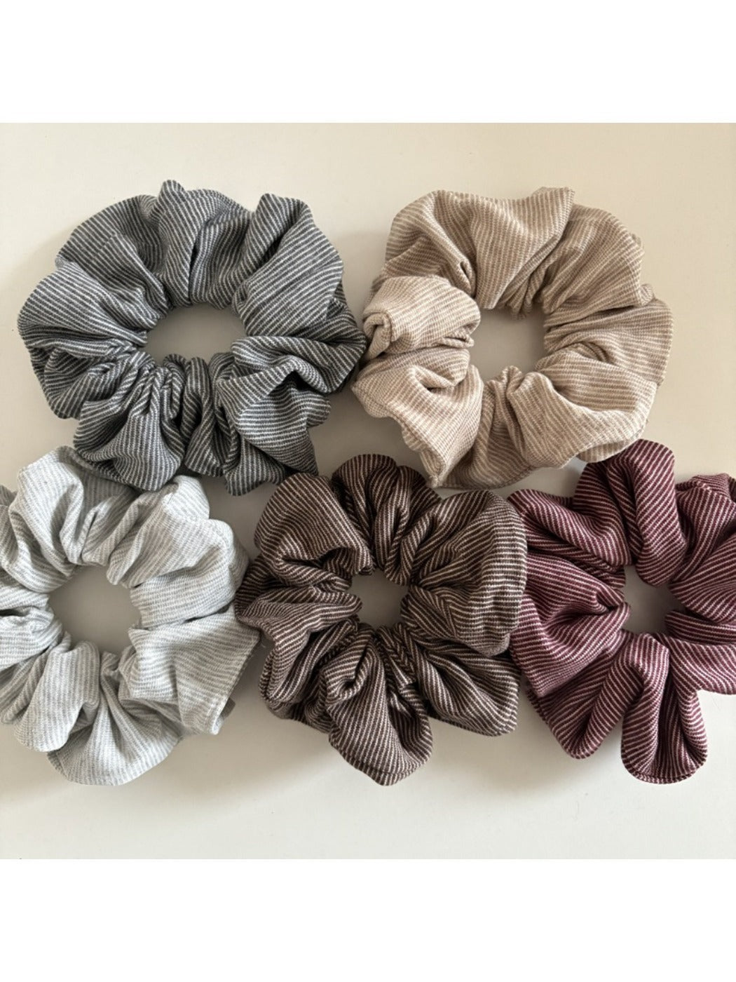 Gifty - Sweet Knit Striped Scrunchie