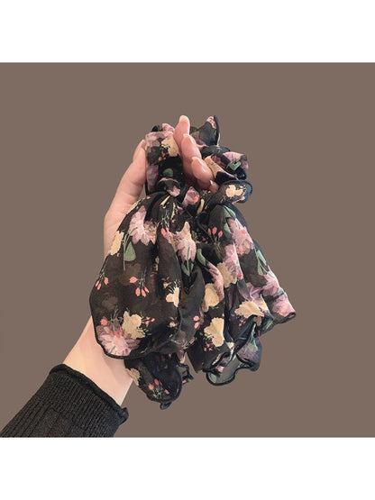 Gifty - Chic Floral Ruffled Scrunchie