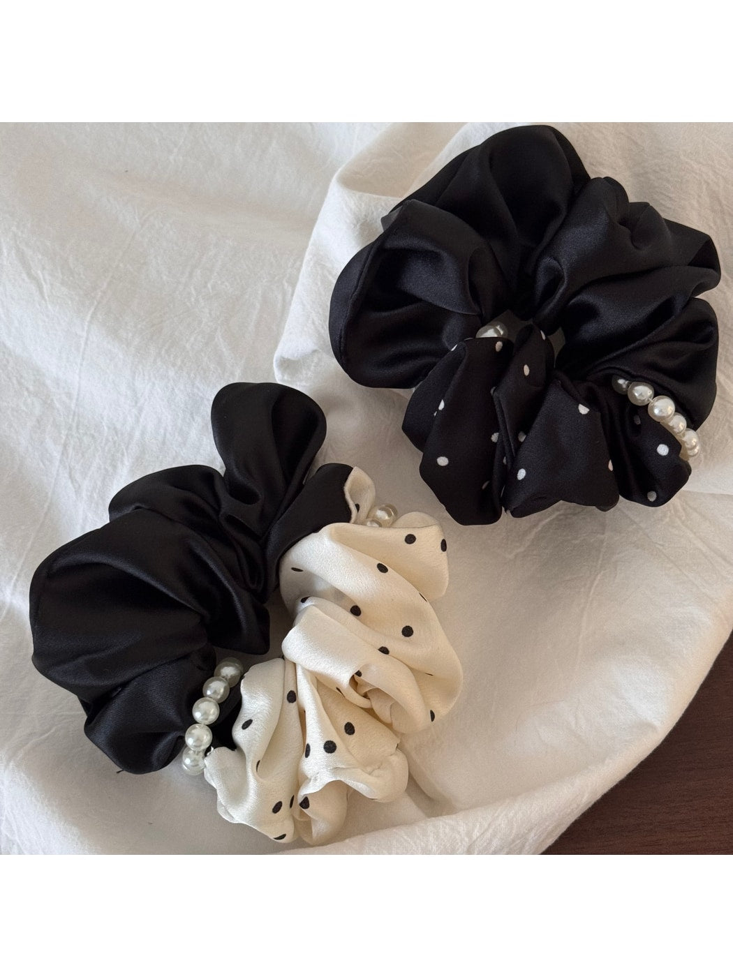 Gifty - Ruffled Satin Look Polka Dot Scrunchie