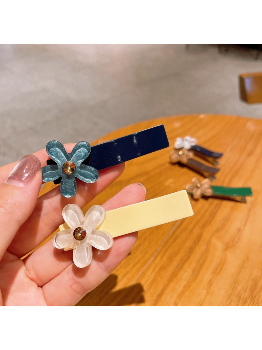 Beau - Single Color Flower Shaped Hair Clip