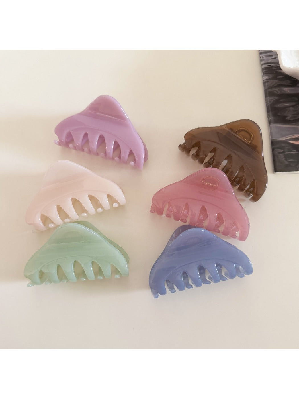 Beau - Fashionable Retro Triangular Hair Clip
