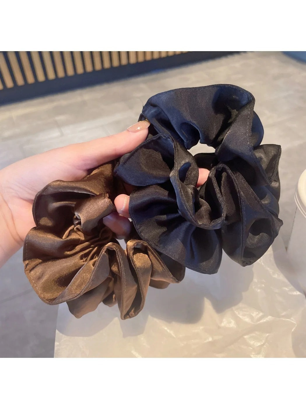 Gifty - Two Tone Crinkled Satin Scrunchie
