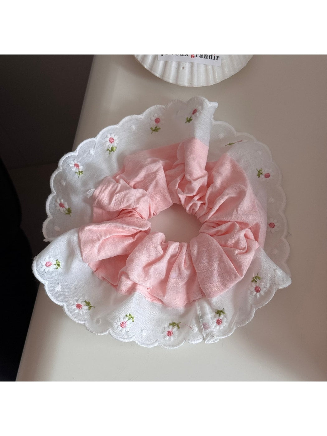 Gifty - Daisy Embroidered Scalloped Edge Scrunchie