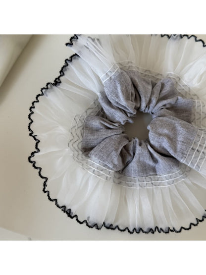 Gifty - Elegant White Ruffle Scrunchie