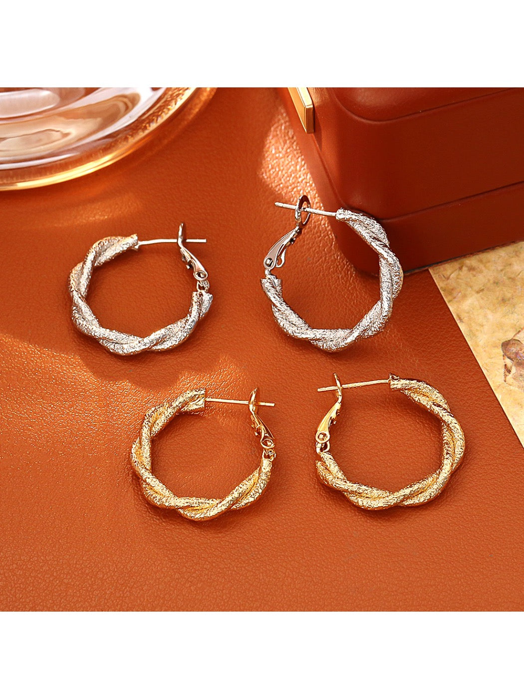 Earedge - Fashionable Minimalist Twisted Earrings