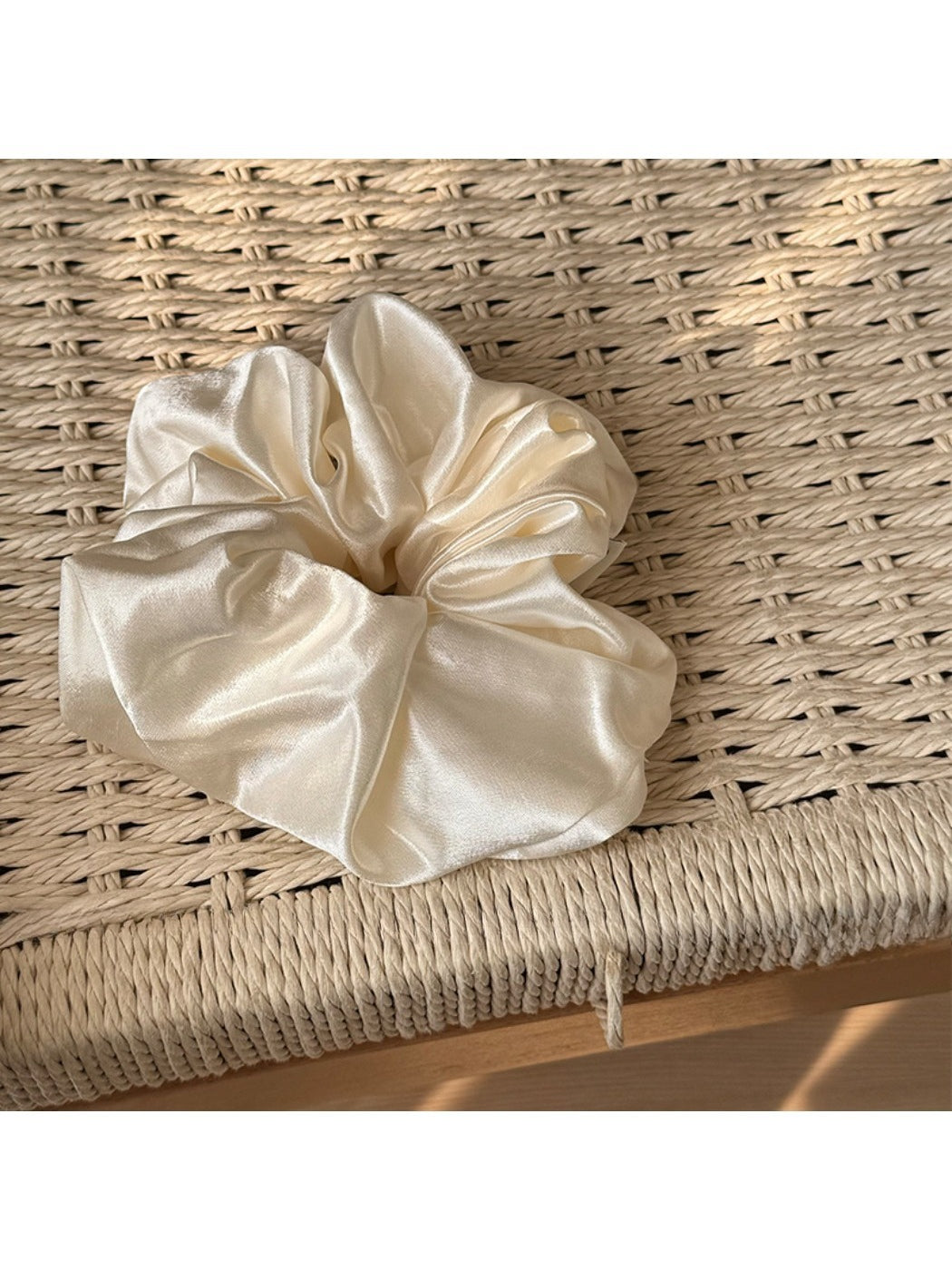 Gifty - Macaron Colored Satin Hair Scrunchie