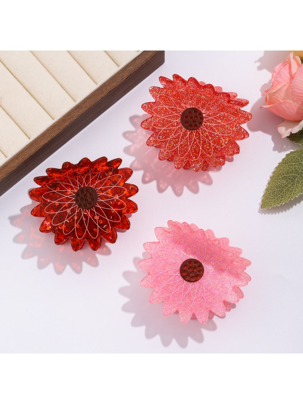 Beau - Chic Daisy Shaped Hair Claw Clip