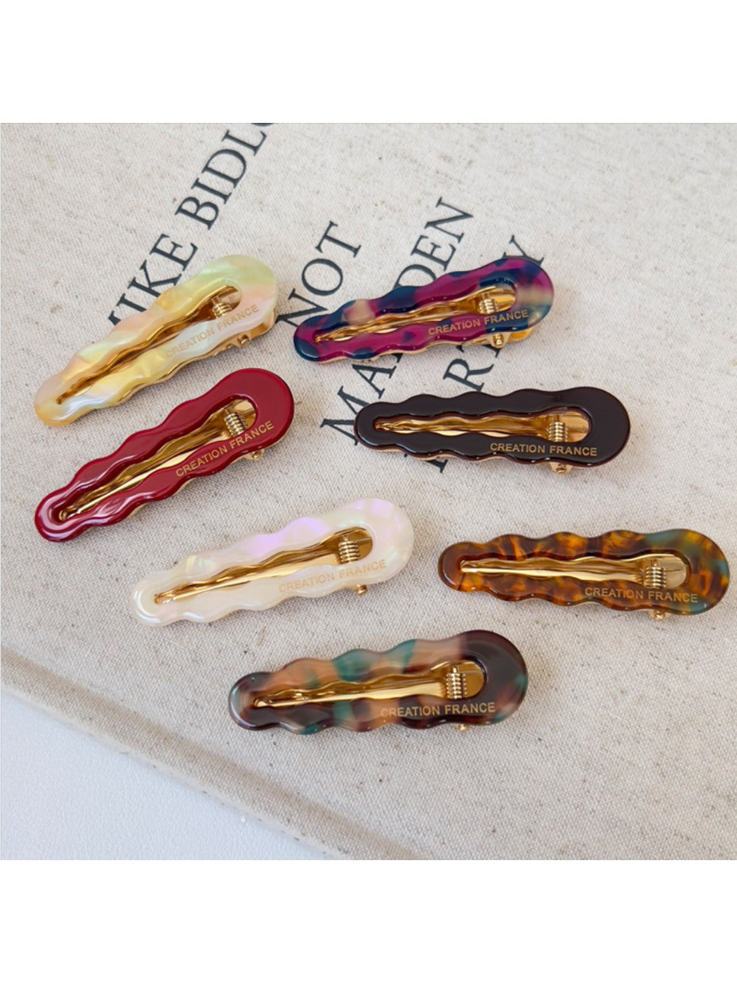 Beau - Elegant Wavy Oval Hair Clip
